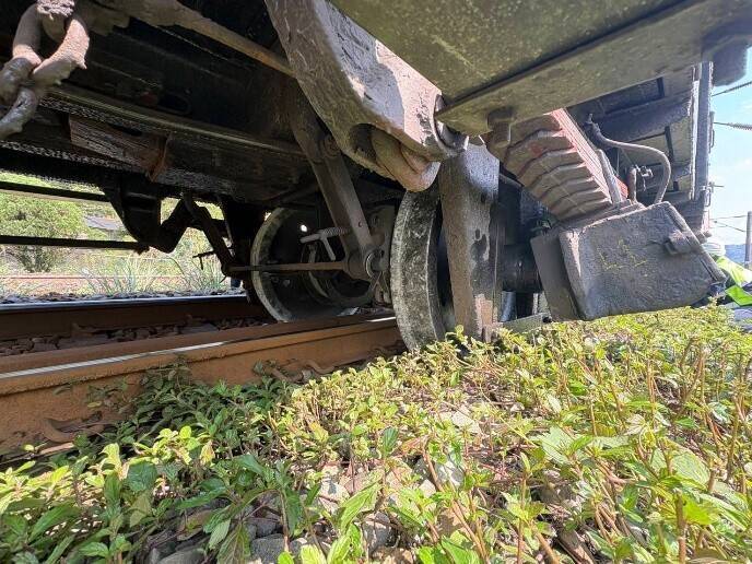 台鐵貨車出軌影響1.6萬旅客 運安會調查:未明訂擔簧彈性係數檢測機制