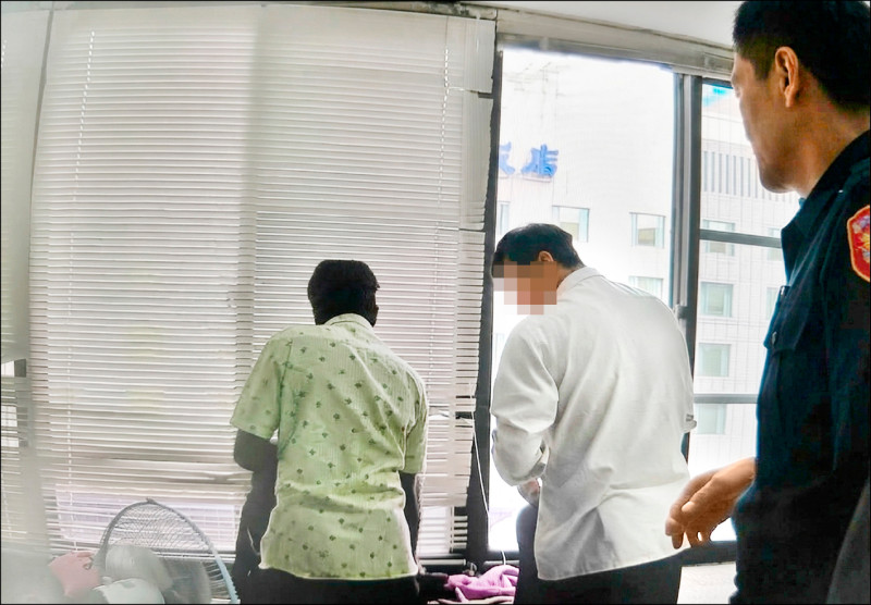 移工裝窮》2印度男 爽拿「免費機票」回國