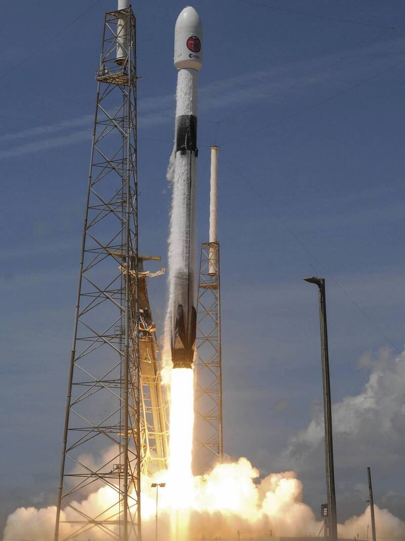 SpaceX火箭殘骸撞月 月表變化、鈉鋰「光譜線」曝光