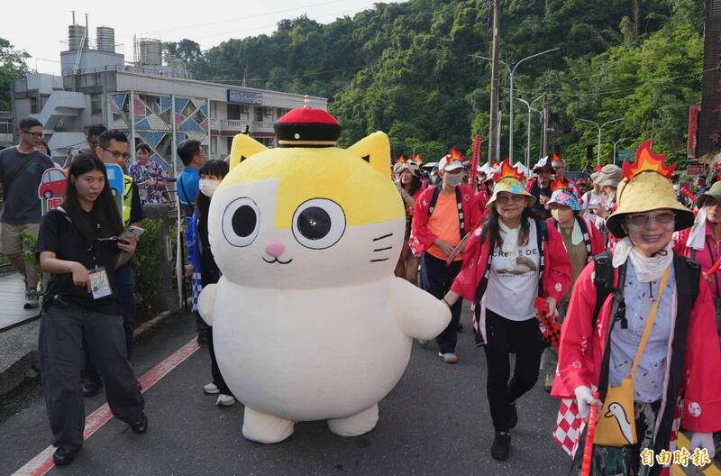 關子嶺不動明王主題踩街遊行 黃阿瑪、喔熊組長也來賣萌