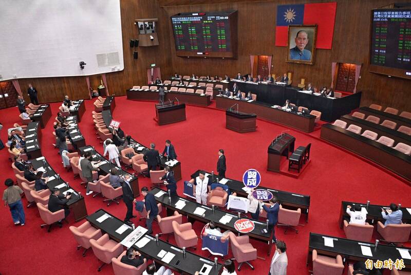 不甩游盈隆示警!藍白硬推一票印多項公投 立院決議逕付二讀