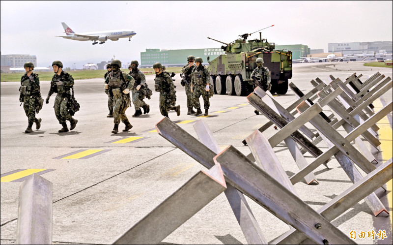 M1A2T戰車首度進駐桃機 漢光模擬反敵軍機降防衛