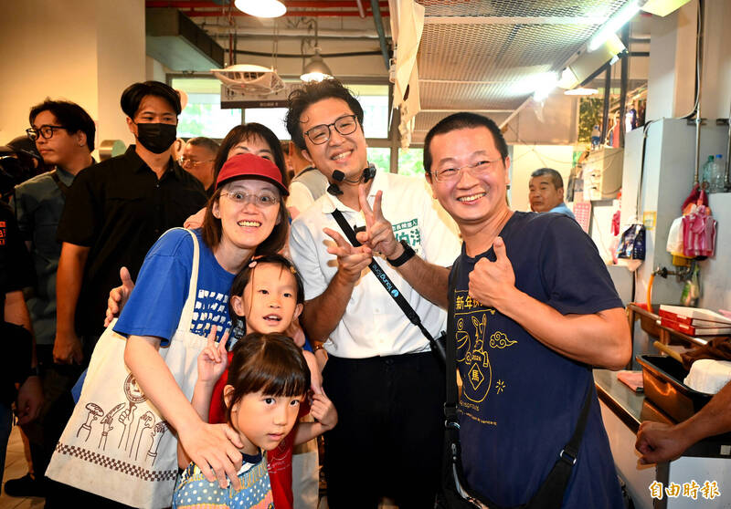 沈伯洋搶進深藍大安掃街! 酸蔣萬安「幸福變一團糟」