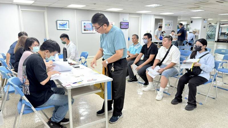 基本月薪3萬2450元 嘉市清潔隊招考30人來133人報考