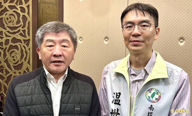 陳時中(左)在疫情期間忍辱負重,温世政(右)很不捨,也吐露當時買疫苗的一段秘辛。(資料照,記者陳鳳麗攝)