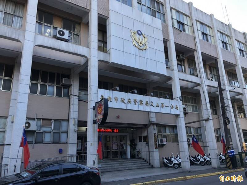 19歲女大生產下死嬰裹屍藏家中 家人聞異味驚見陪同報案