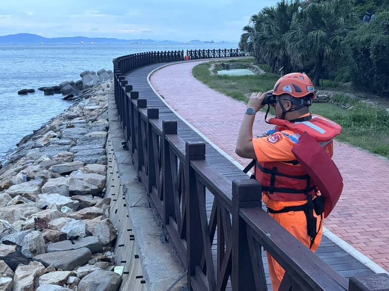 白海豚颱風奔襲馬祖 海巡警告:闖警戒區最高罰25萬