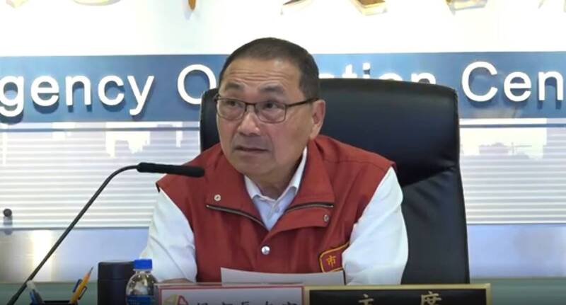 白海豚帶來沿海地區長浪 新北富貴角浪高4.4米