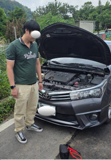 汽車山區拋錨民眾受困 多虧派出所電瓶即刻救援