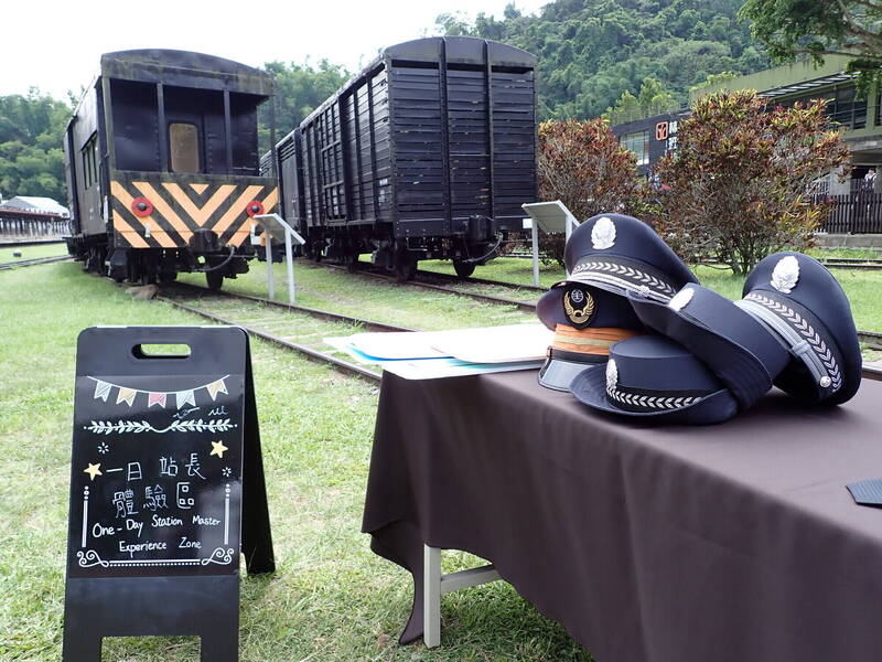 1日站長體驗竟戴中共國徽帽 官員:標案應明文禁用