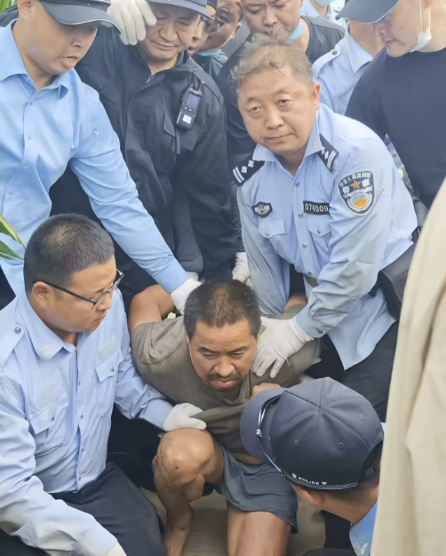 中國「西平大俠」怒殺村霸 官方成惡勢力保護傘出動10萬軍警追捕