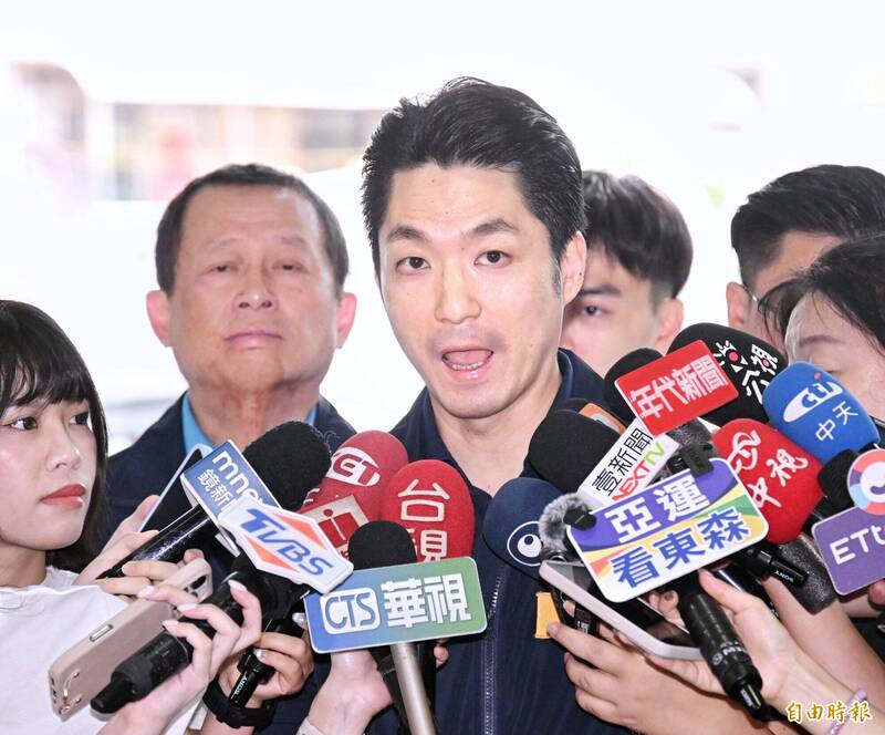 蔣萬安稱沒放假是沒發陸警 周軒列時序打臉:上次巴威放假也還沒發布