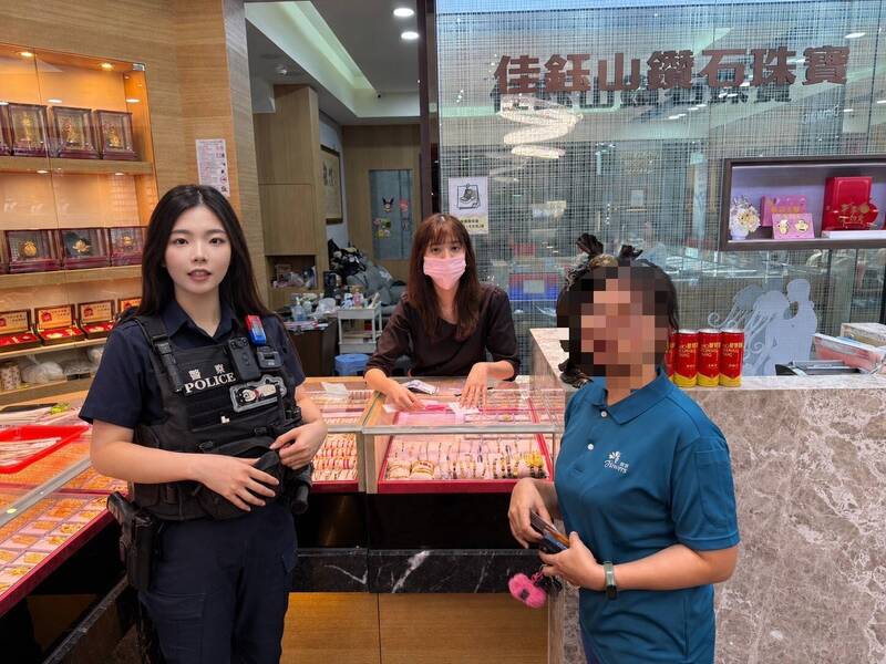 銀樓賣外籍女金項鍊短收 高雄正妹女警循線追回2萬元