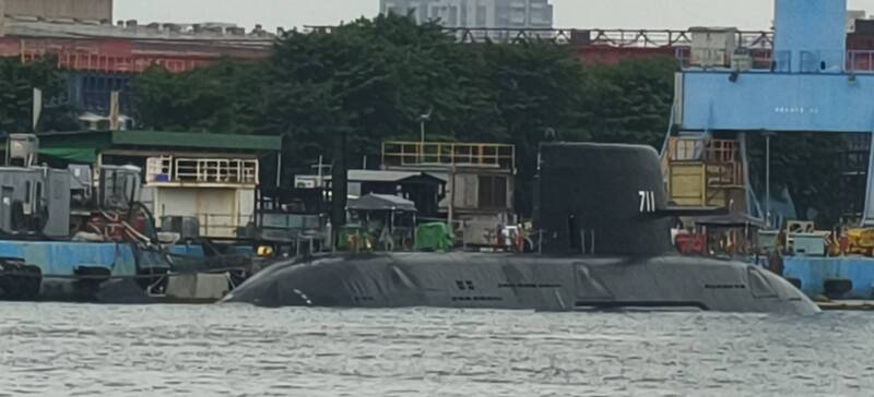 潛艦海鯤號交艦在即 船迷:難得看到「清爽」畫面