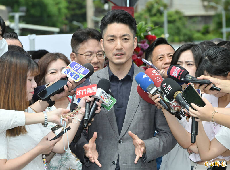 颱風假雙標?巴威放假、白海豚不放 蔣萬安搬出「陸警」解釋