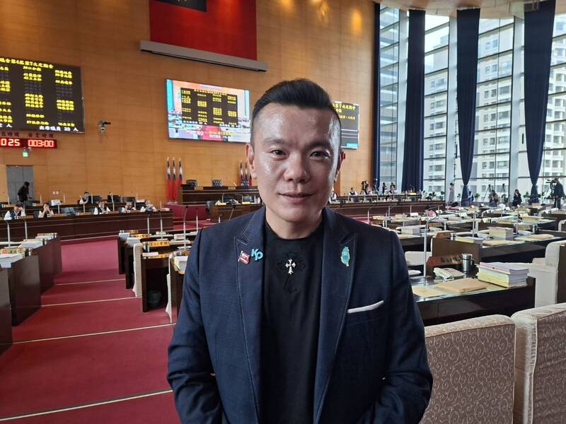 柯文哲秀電子監控自嘲「當朝欽犯」遭批討拍 江和樹:藍白須合作是共識