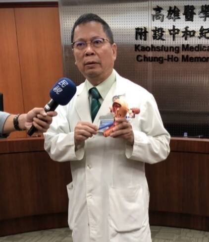 醫師鄭丞傑下機遭人衝撞刮傷 航警要查有無違反民用航空法