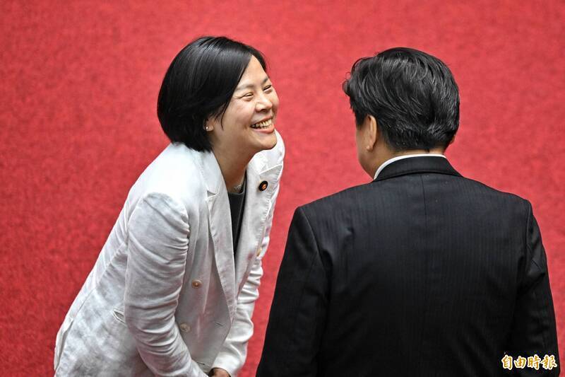 徐春鶯、李貞秀之亂 促中配參選須繳喪失原籍證明滿10年