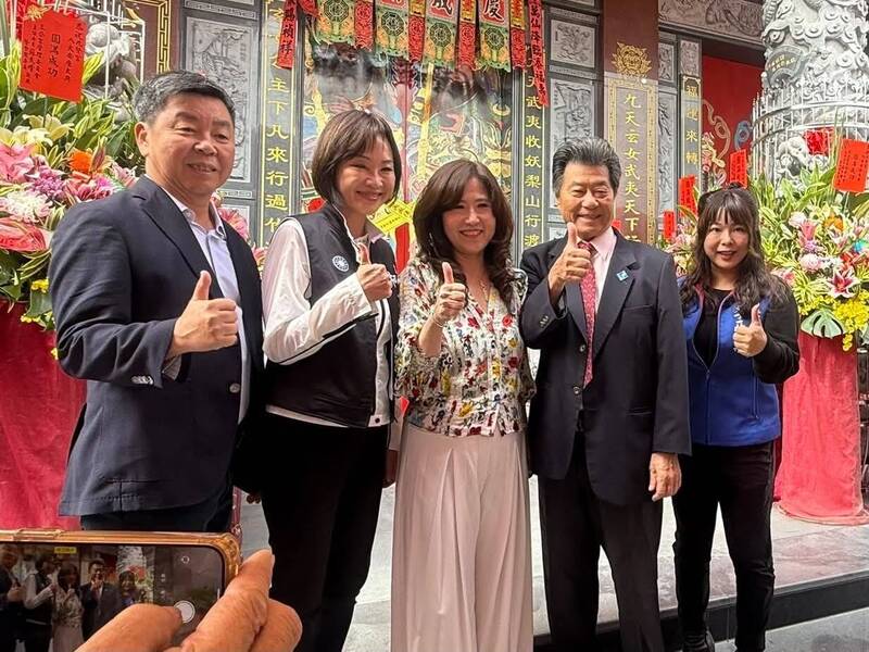 柯志恩秀與「新台灣首富」林聰吉合照 議員黃明太:他無特定政治傾向