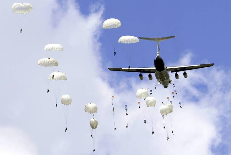 中國解放軍空降兵青海訓練墜落身亡 軍方罕見公開傷亡