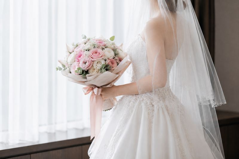 「韓國藝匠」無預警倒閉!準新娘沒婚紗穿 同業神救援暖哭全網