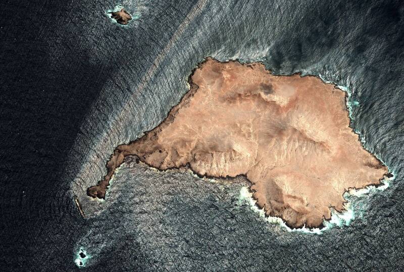 俄羅斯影子艦隊油輪阿曼外海擱淺 漏油擴散近400平方公里