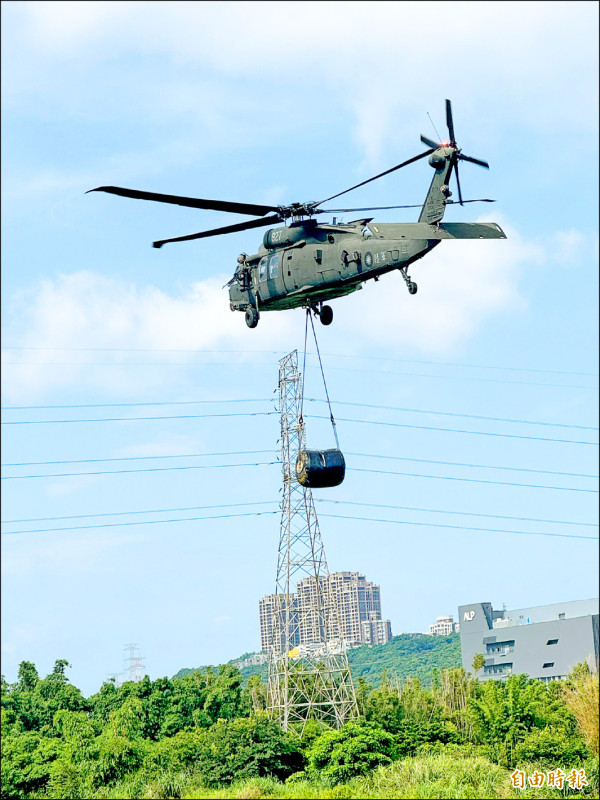 漢光42號》陸航直升機油彈補給 15分鐘完成3機整補