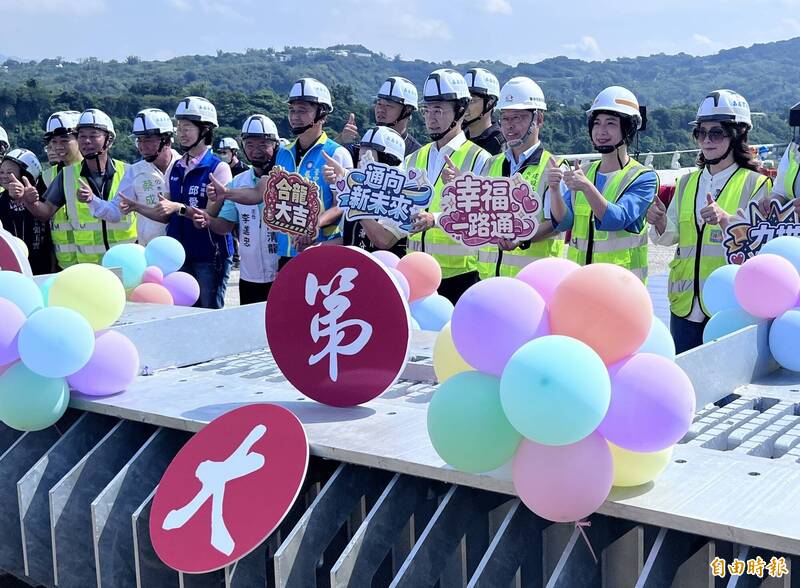 東豐快速道路第三標合龍 藍綠過招