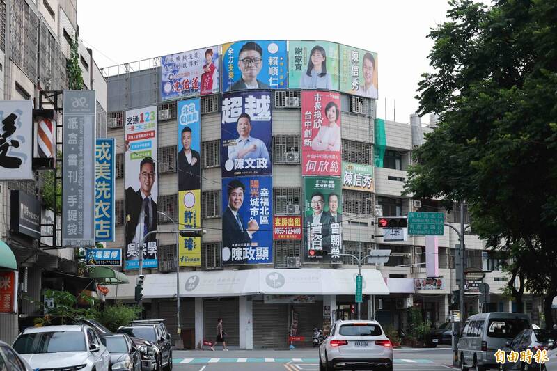 台中「選舉一級戰區」太狂!1棟大樓掛滿10參選人 月租市價30萬全免費