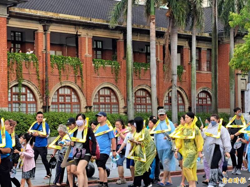 史上頭一遭!竹市都城隍廟夯枷解厄遶行 遇上城鎮韌性防空演習