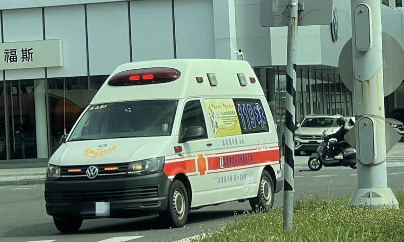 高雄婦人送醫打救護員 竟是通緝犯