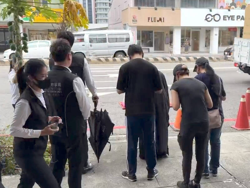 台中阿伯行車糾紛5天後亡 家屬返回現場招魂