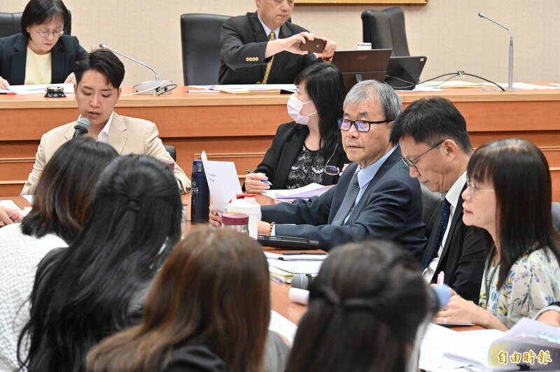 立院教文會修學校衛生法 朝野共識禁電子煙明確入法