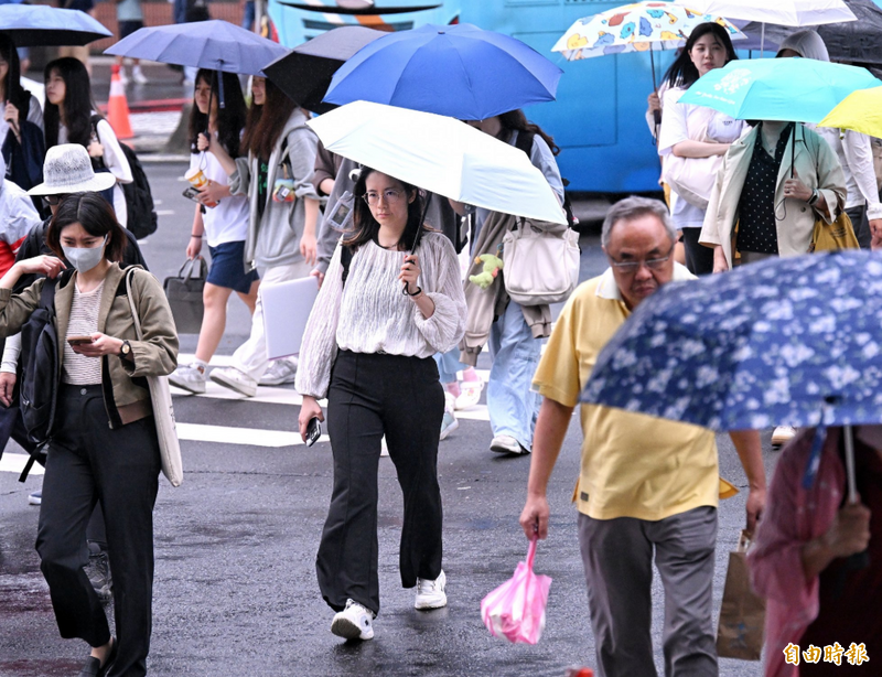 週四南部溼答答!中部以北午後防雷雨