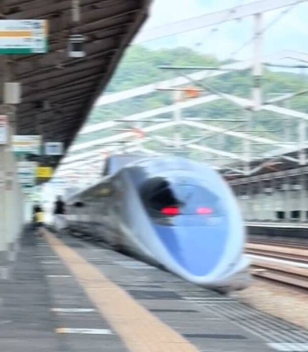 拍照錯過新幹線竟一路追車 日本母子離譜舉動惹議