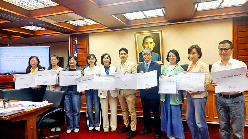 《TAIPEI TIMES》School health amendments advance