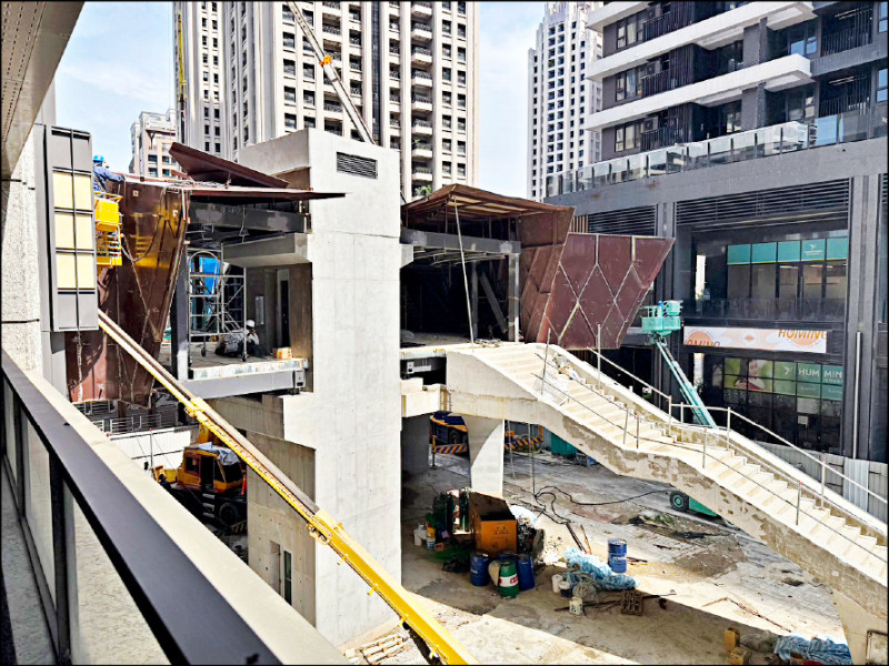 竹市關埔慈雲空橋 民憂鐵皮包覆夏天熱爆