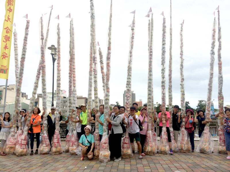 從放水燈到做16歲 青年壯遊走進農曆七月祭典