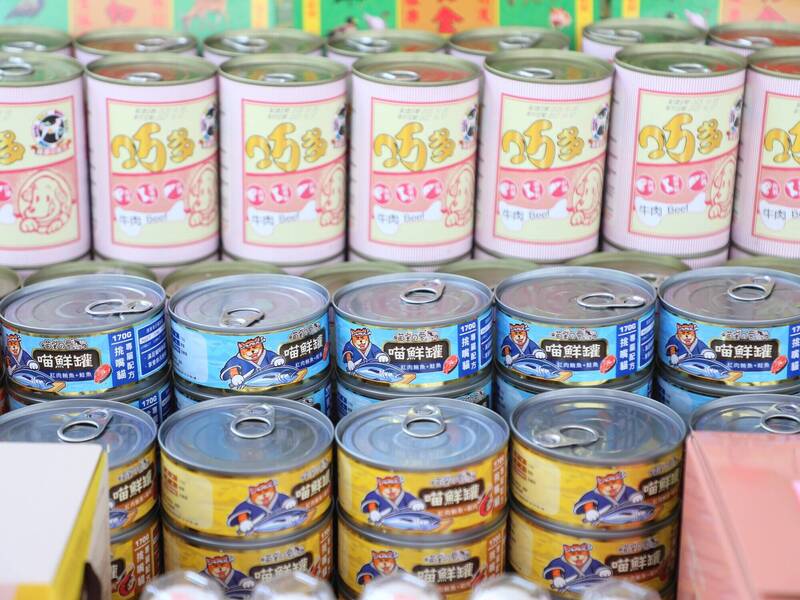 農曆七月嘉縣「獸魂碑」祭祀 飼料、罐頭、玩具全上桌