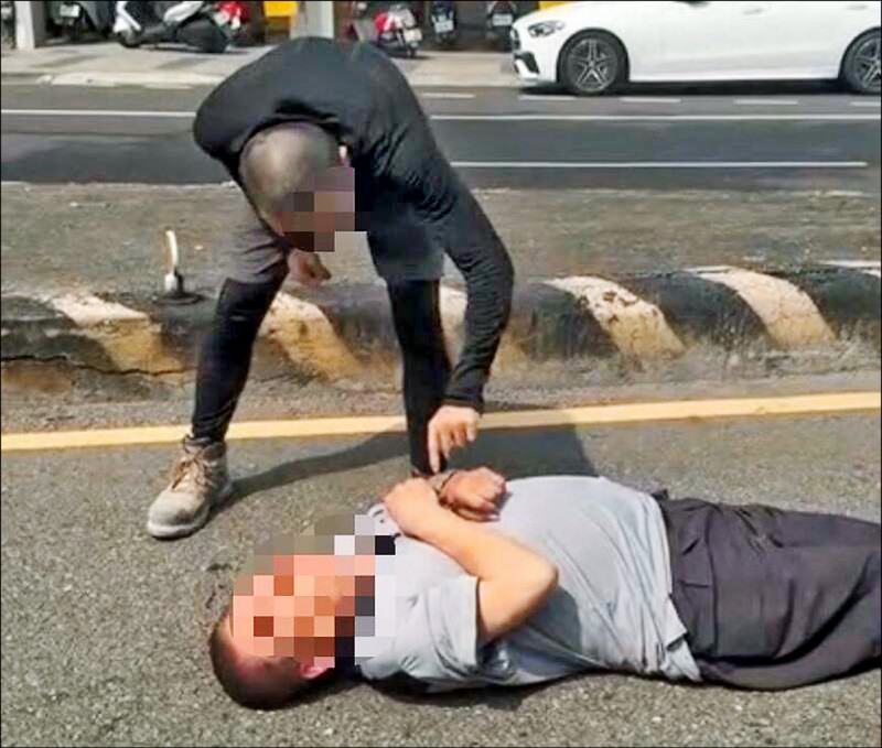 超車糾紛揮刀男被打 送醫不治