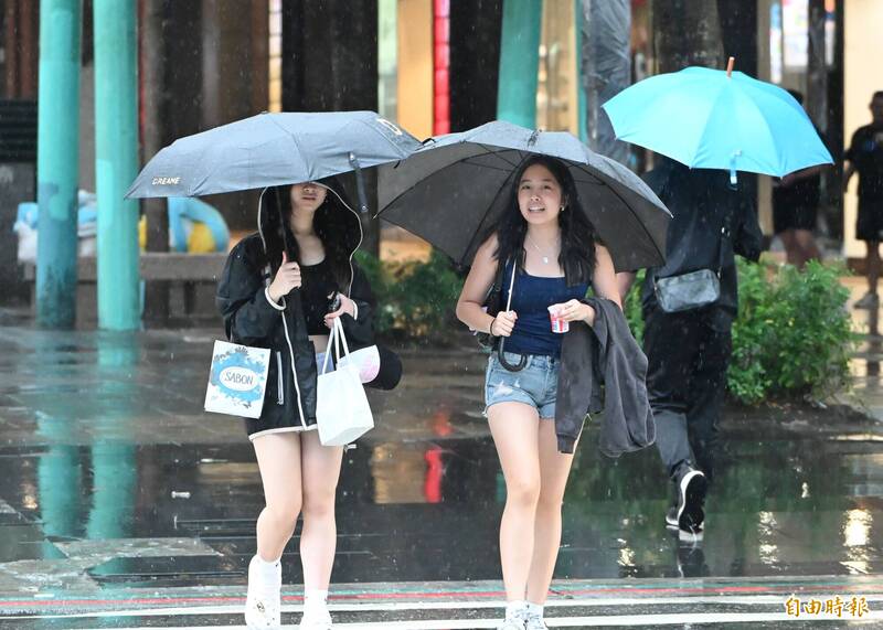 週五橘紅雨彈轟南部 北部防雷雨突襲