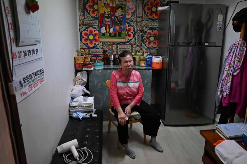 86歲國寶級視障占卜師不敵AI算命 首爾傳統「命理村」客源流失