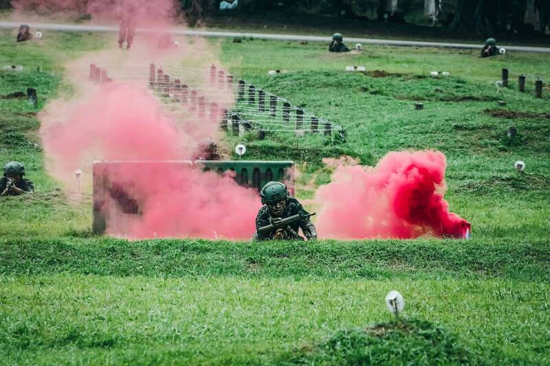 震撼教育!三軍九校院聯合入伍訓模擬敵軍作戰 強化國軍戰力