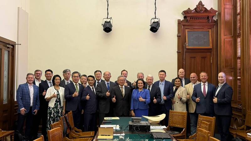 吳誠文率團出訪德州 串接台美半導體、矽光子、太空合作