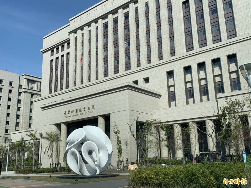 海關課員洩班表放行IQOS電子煙草走私 判刑8年褫奪公權