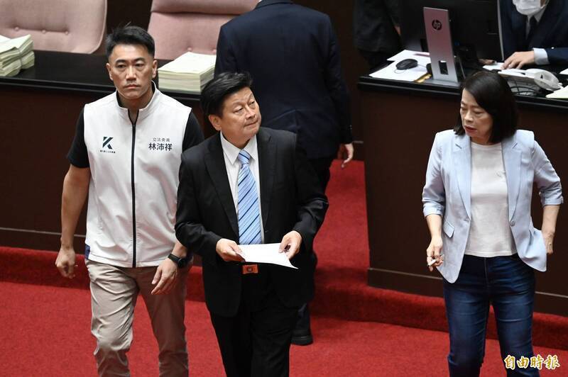 藍白「放行」634億無人機預算 民進黨轟:自導自演假動作