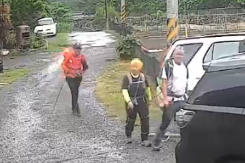 屏東踏勘遇虎頭蜂奪命!失聯3人為資深搜救員 1女獲救明續挺進