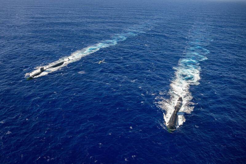 美軍潛艦去年在關島附近演習。（路透檔案照）