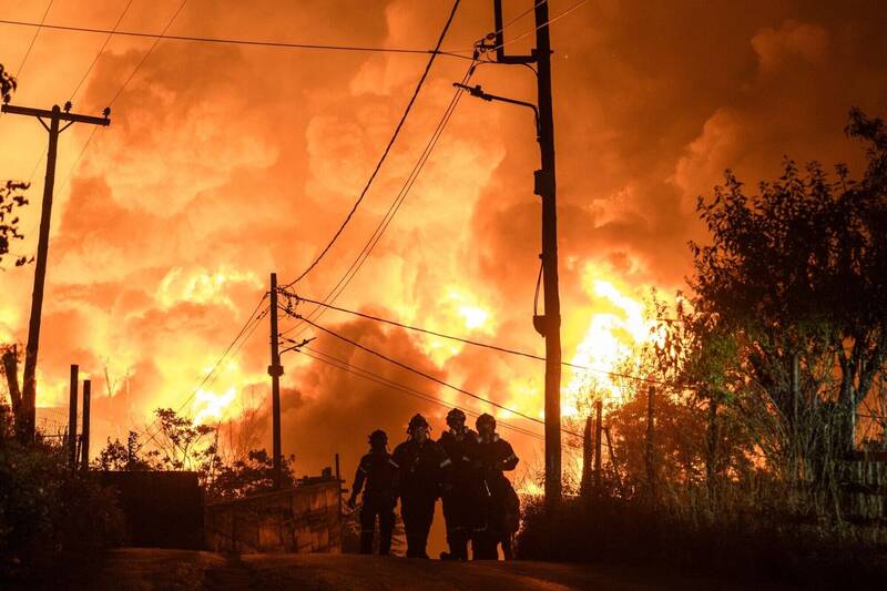 德國野火失控未爆彈狂炸! 戰車前進火場闢消防通道