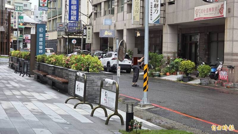 趙建銘持續神隱!診所成打卡景點